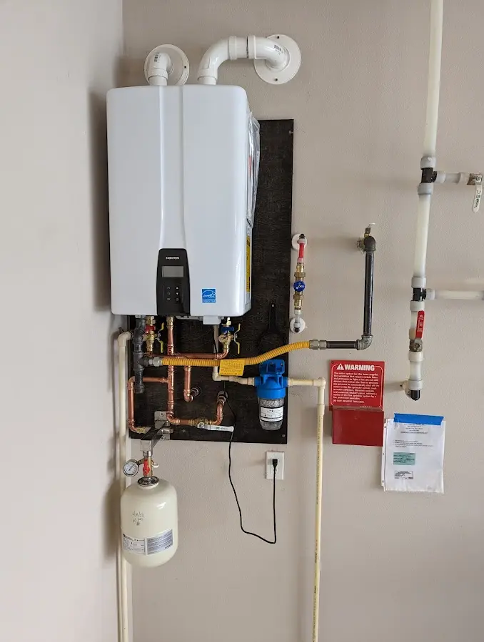 Professional plumber installing copper piping in a Muleshoe home